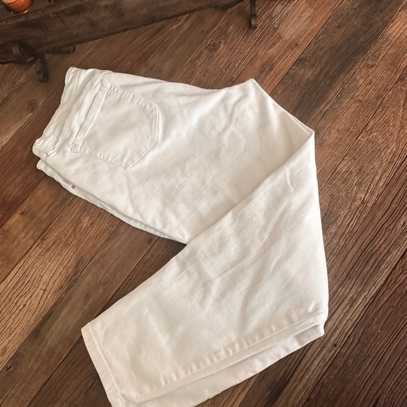 Style & Co. “ Curvy” Women's White Straight Leg Jeans - Picture 2 of 3